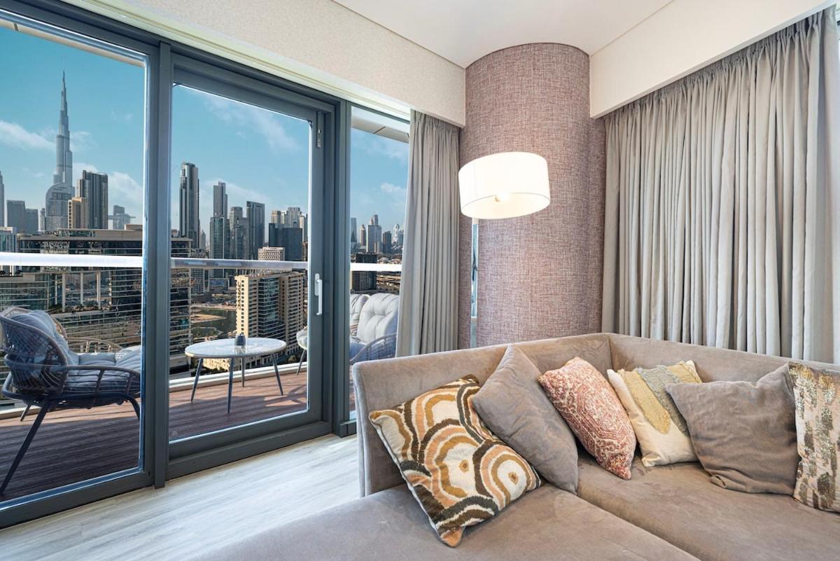 Apartment Burj Khalifa View - Amazing Oasis Pool - 1400 Sqft